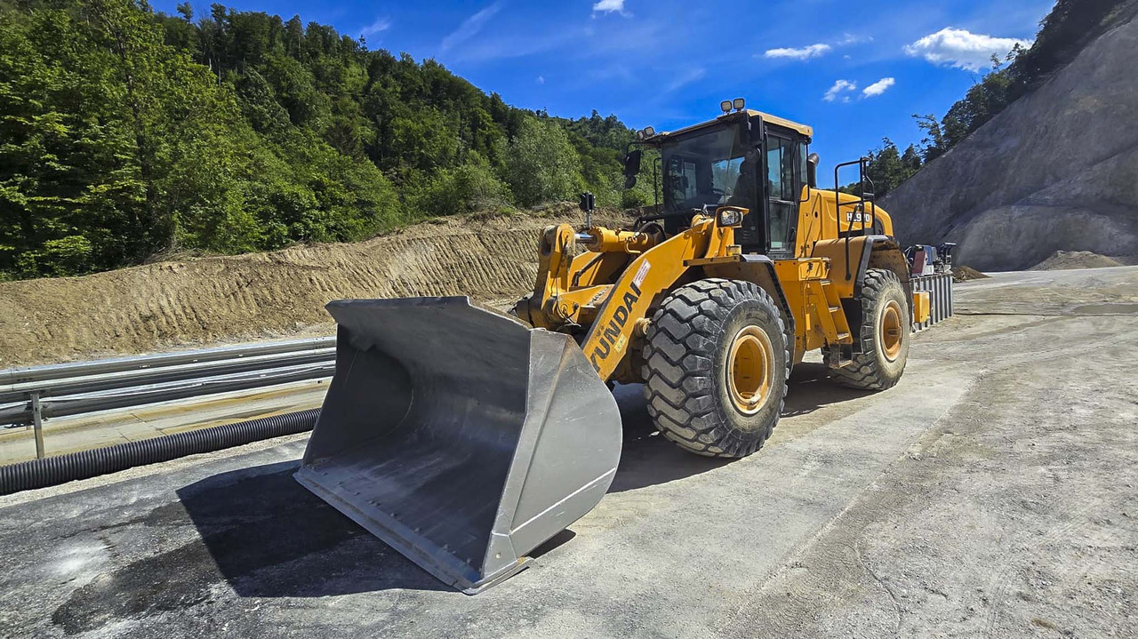 Hyundai HL970 - Utovarivač točkaš: slika 1 Hyundai HL970 - Utovarivač točkaš: slika 1
