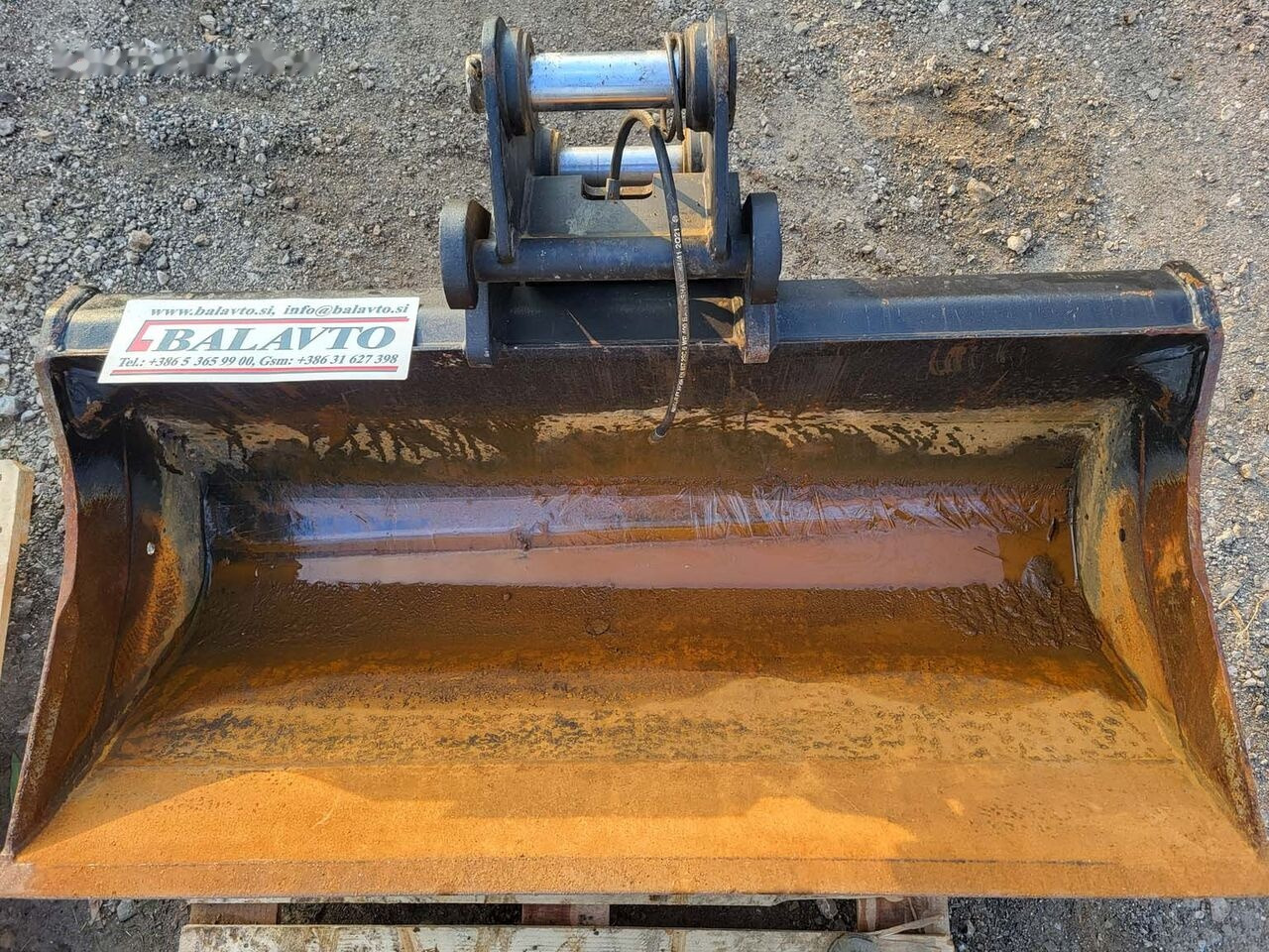 Slope bucket 1500 mm CW10 - Kašika za bager: slika 1 Slope bucket 1500 mm CW10 - Kašika za bager: slika 1