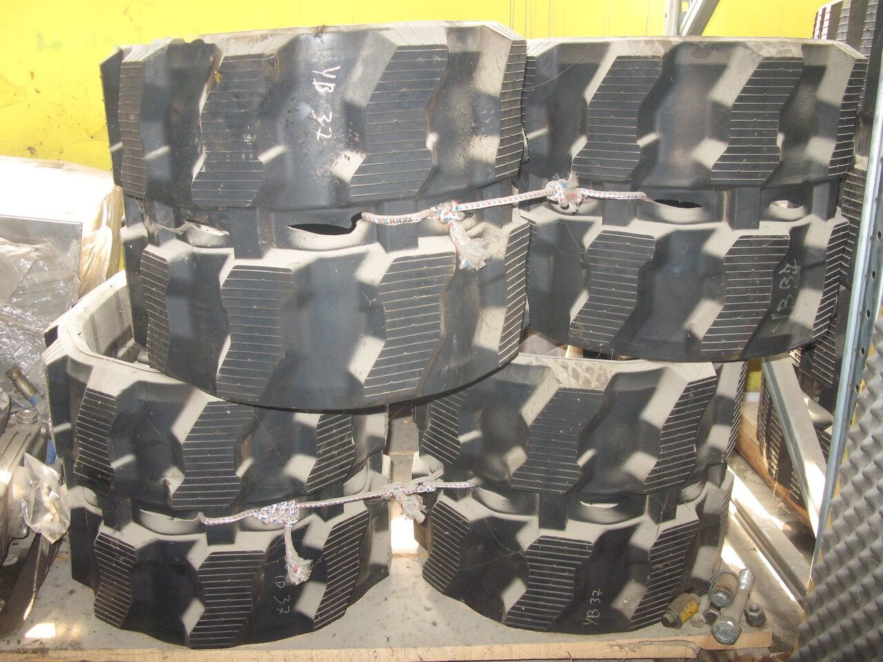 TAERYUK YB400X144X37 - Šine za Bager: slika 1 TAERYUK YB400X144X37 - Šine za Bager: slika 1