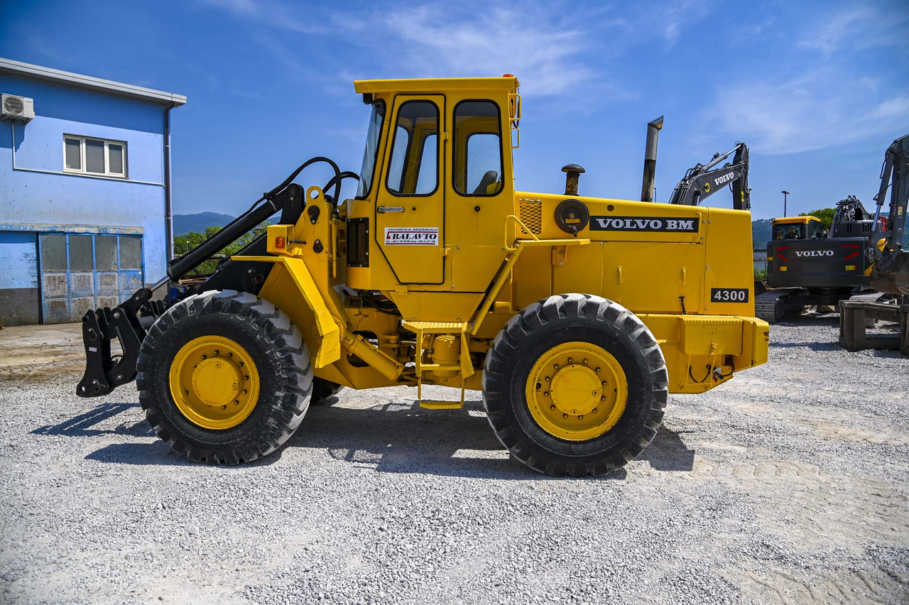 VOLVO BM4300 - Utovarivač točkaš: slika 4 VOLVO BM4300 - Utovarivač točkaš: slika 4