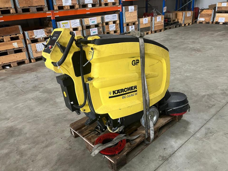 Kärcher BD 55/60W Putzmaschine Akku defekt, Teileträger - Mašina za pranje podova: slika 2 Kärcher BD 55/60W Putzmaschine Akku defekt, Teileträger - Mašina za pranje podova: slika 2