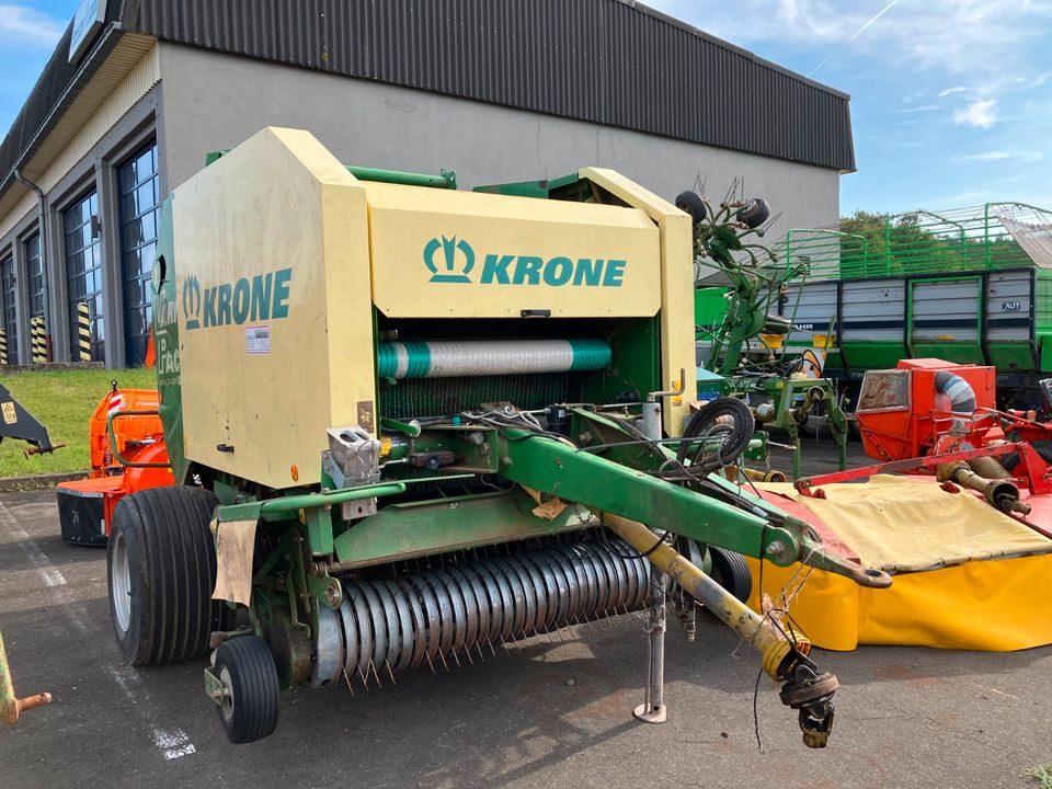 Krone Rundballenpresse VP 1500 MC Schneidwerk Netzbindung - Balirka za okrugle bale: slika 1 Krone Rundballenpresse VP 1500 MC Schneidwerk Netzbindung - Balirka za okrugle bale: slika 1
