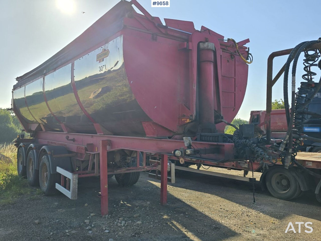 Asphalt trailer Parator STI 17-24 - Poluprikolica istovarivača, Mašina za asfalt: slika 2 Asphalt trailer Parator STI 17-24 - Poluprikolica istovarivača, Mašina za asfalt: slika 2