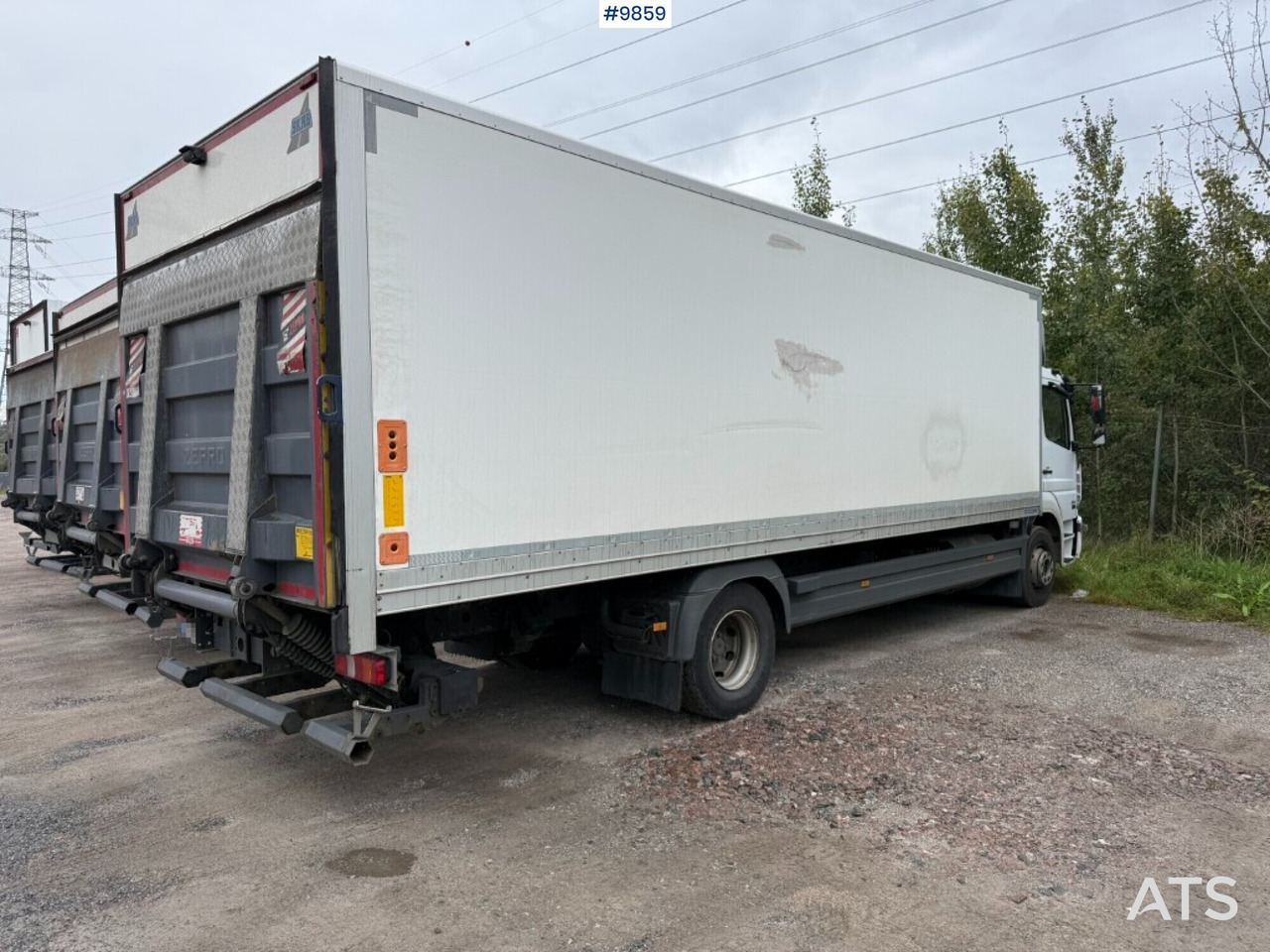 Box Truck Mercedes Benz Atego 1524 with openable side - Kamion sa zatvorenim sandukom: slika 4 Box Truck Mercedes Benz Atego 1524 with openable side - Kamion sa zatvorenim sandukom: slika 4