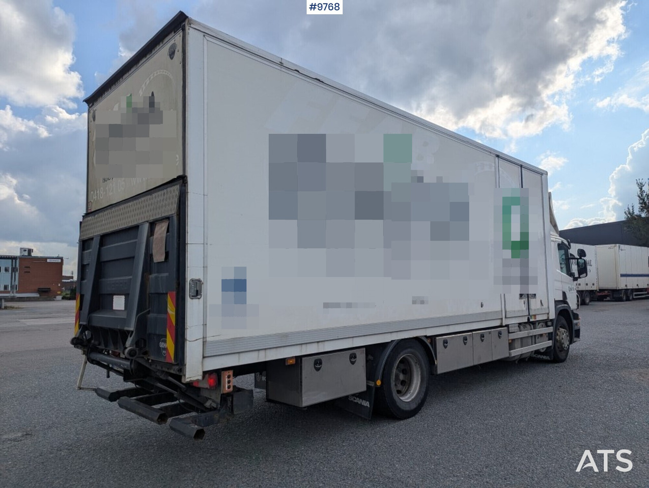 Box Truck Scania P280 4X2 with tail lift - Kamion sa zatvorenim sandukom: slika 4 Box Truck Scania P280 4X2 with tail lift - Kamion sa zatvorenim sandukom: slika 4
