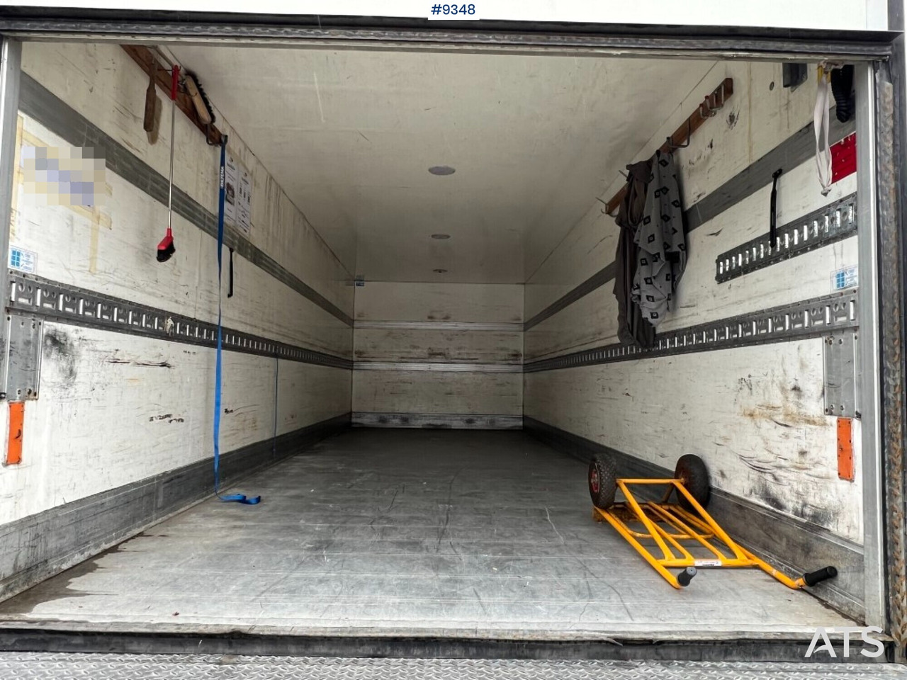 Box Truck Volvo FL6 4X2 with tail lift - Kamion sa zatvorenim sandukom: slika 5 Box Truck Volvo FL6 4X2 with tail lift - Kamion sa zatvorenim sandukom: slika 5