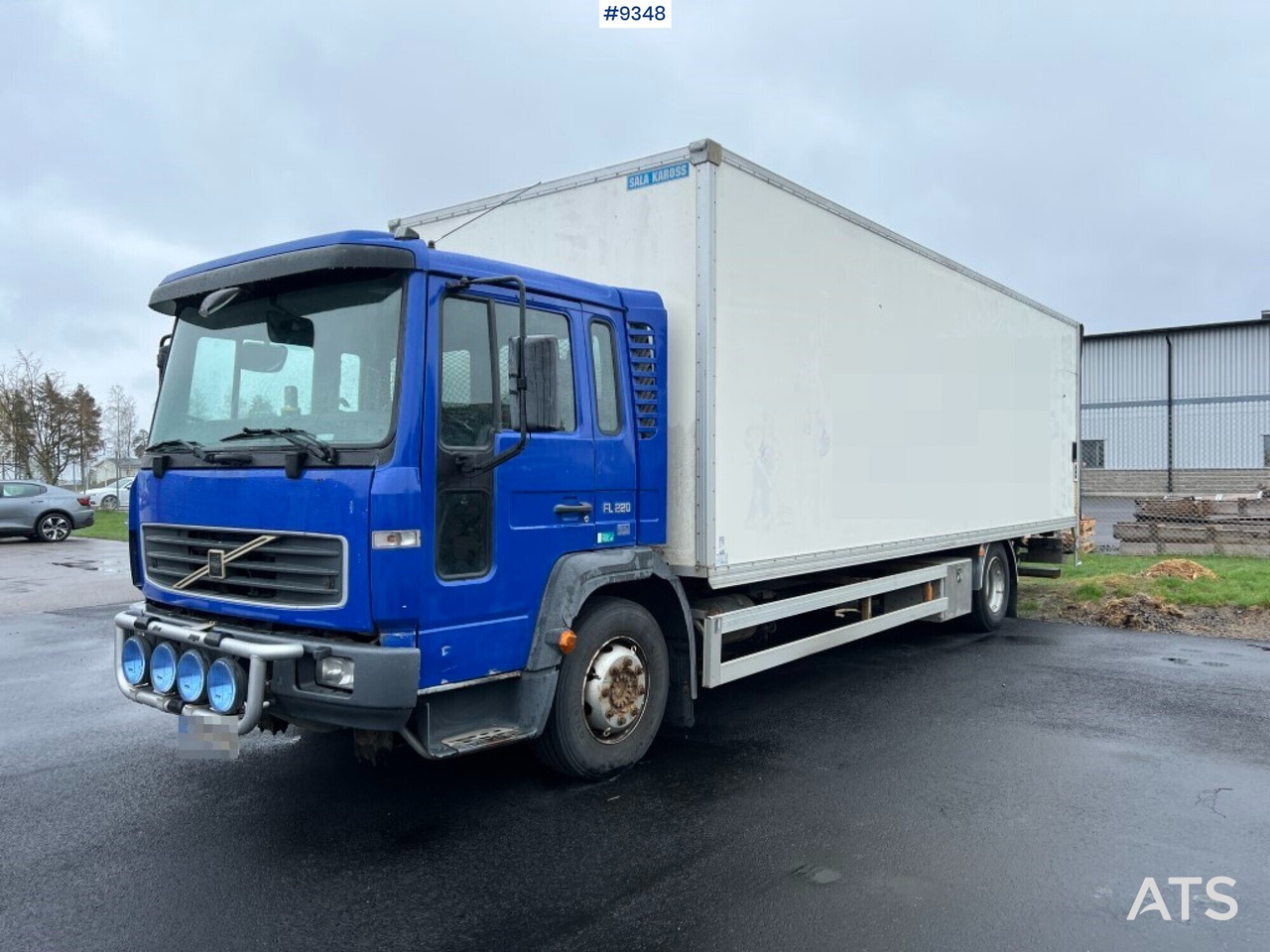 Box Truck Volvo FL6 4X2 with tail lift - Kamion sa zatvorenim sandukom: slika 1 Box Truck Volvo FL6 4X2 with tail lift - Kamion sa zatvorenim sandukom: slika 1