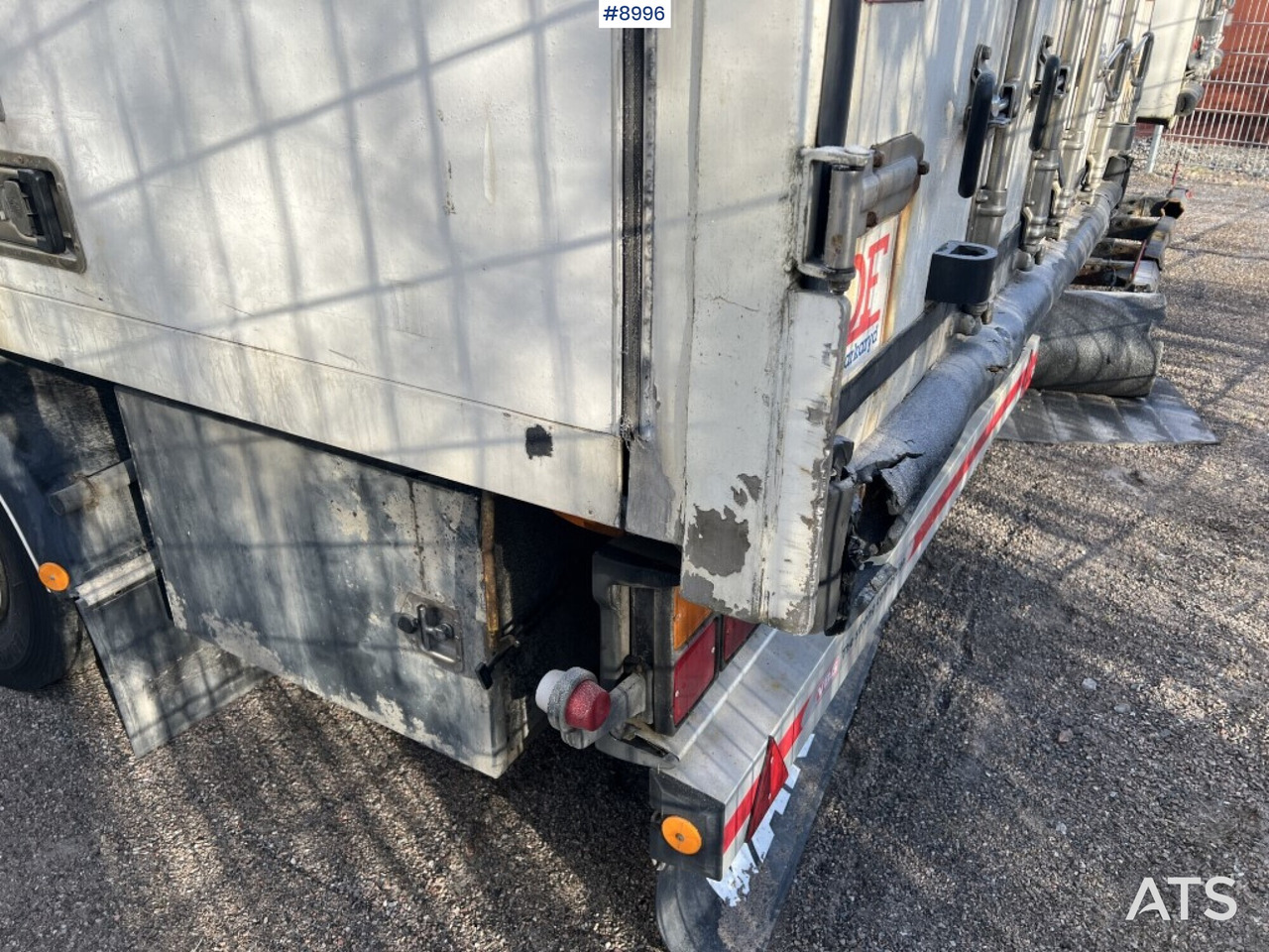 Box trailer EKERI L/L-4 - Prikolica sa zatvorenim sandukom: slika 4 Box trailer EKERI L/L-4 - Prikolica sa zatvorenim sandukom: slika 4