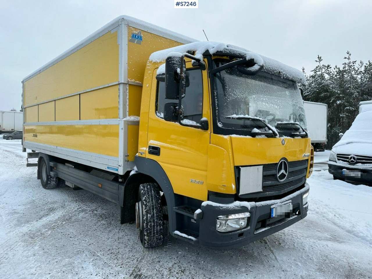 Box truck Mercedes Benz Atego 1523 with high and sinkable roof - Kamion sa zatvorenim sandukom: slika 2 Box truck Mercedes Benz Atego 1523 with high and sinkable roof - Kamion sa zatvorenim sandukom: slika 2