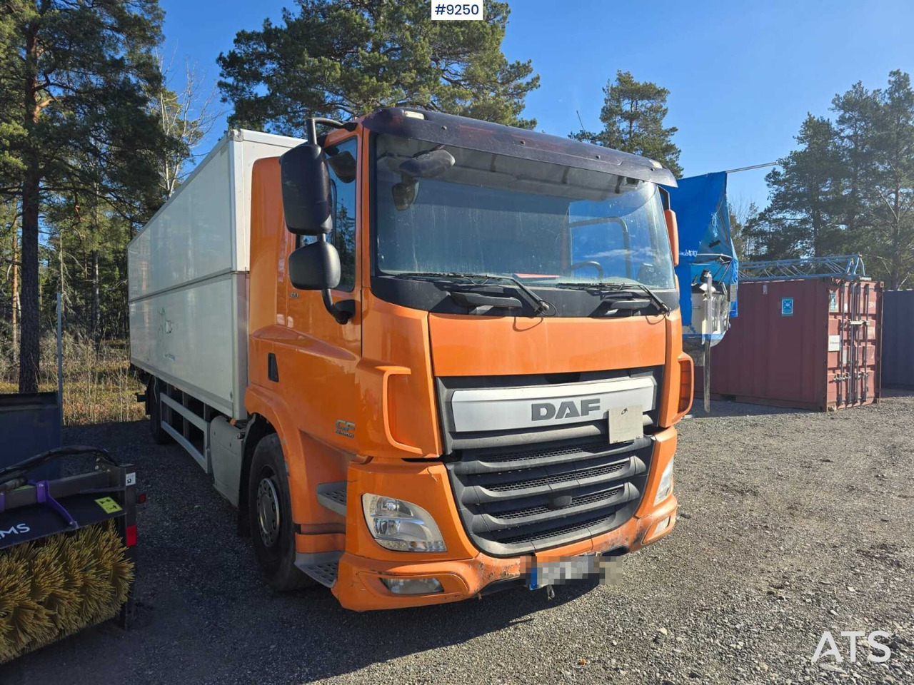 DAF CF 370Y Box truck, Height adjustable box - Kamion sa zatvorenim sandukom: slika 2 DAF CF 370Y Box truck, Height adjustable box - Kamion sa zatvorenim sandukom: slika 2