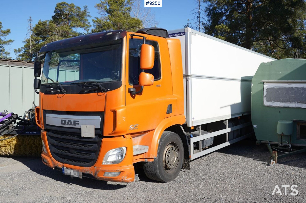 DAF CF 370Y Box truck, Height adjustable box - Kamion sa zatvorenim sandukom: slika 1 DAF CF 370Y Box truck, Height adjustable box - Kamion sa zatvorenim sandukom: slika 1