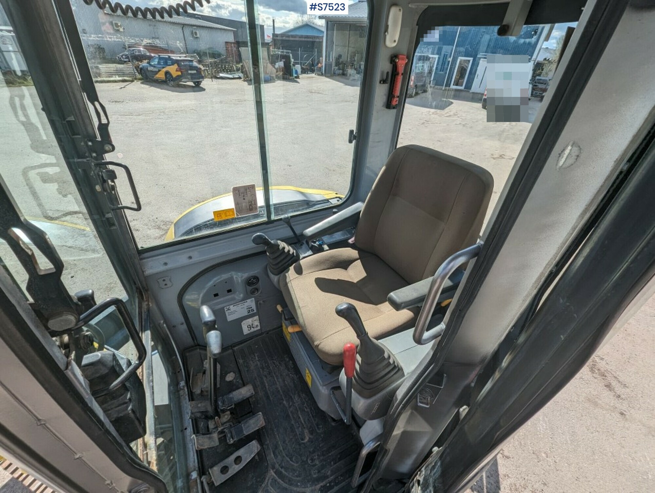 Excavator New Holland E502C with tilt bracket and bucket SEE VIDEO - Mini bager: slika 5 Excavator New Holland E502C with tilt bracket and bucket SEE VIDEO - Mini bager: slika 5