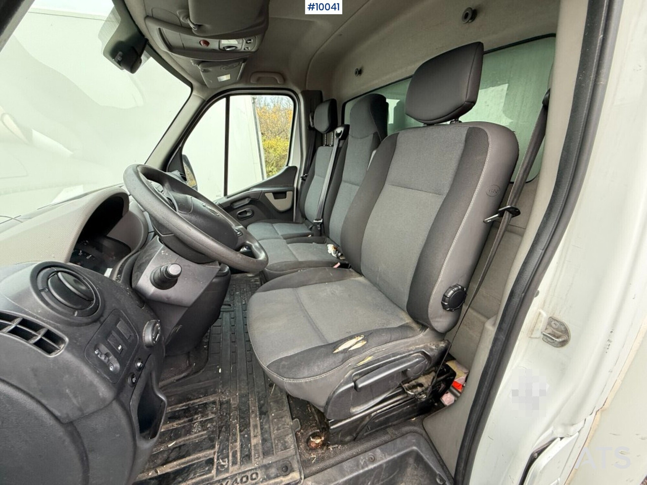 Nissan NV 400 with tail lift - Dostavno vozilo sa zatvorenim sandukom: slika 5 Nissan NV 400 with tail lift - Dostavno vozilo sa zatvorenim sandukom: slika 5