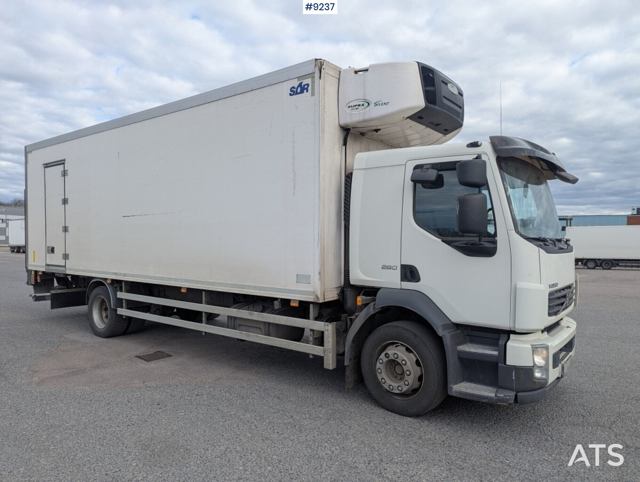 Refrigerated Box truck Volvo FL 260 4X2 with tail lift (SEE VIDEO) - Hladnjača: slika 2 Refrigerated Box truck Volvo FL 260 4X2 with tail lift (SEE VIDEO) - Hladnjača: slika 2
