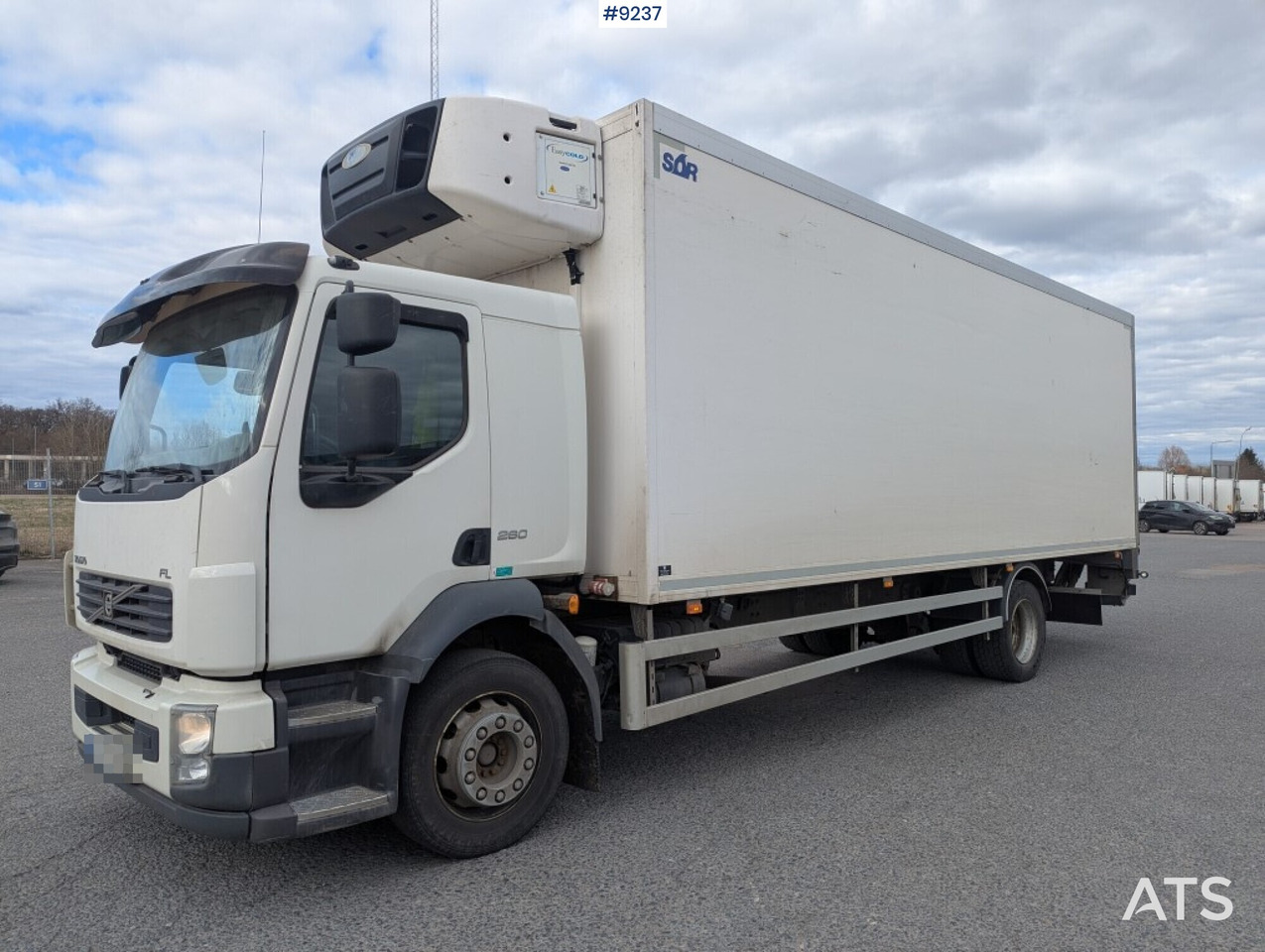 Refrigerated Box truck Volvo FL 260 4X2 with tail lift (SEE VIDEO) - Hladnjača: slika 1 Refrigerated Box truck Volvo FL 260 4X2 with tail lift (SEE VIDEO) - Hladnjača: slika 1