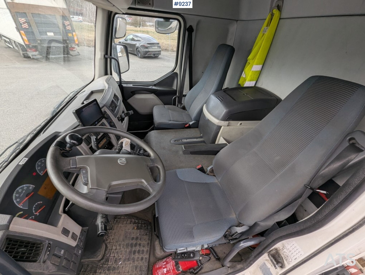 Refrigerated Box truck Volvo FL 260 4X2 with tail lift (SEE VIDEO) - Hladnjača: slika 5 Refrigerated Box truck Volvo FL 260 4X2 with tail lift (SEE VIDEO) - Hladnjača: slika 5