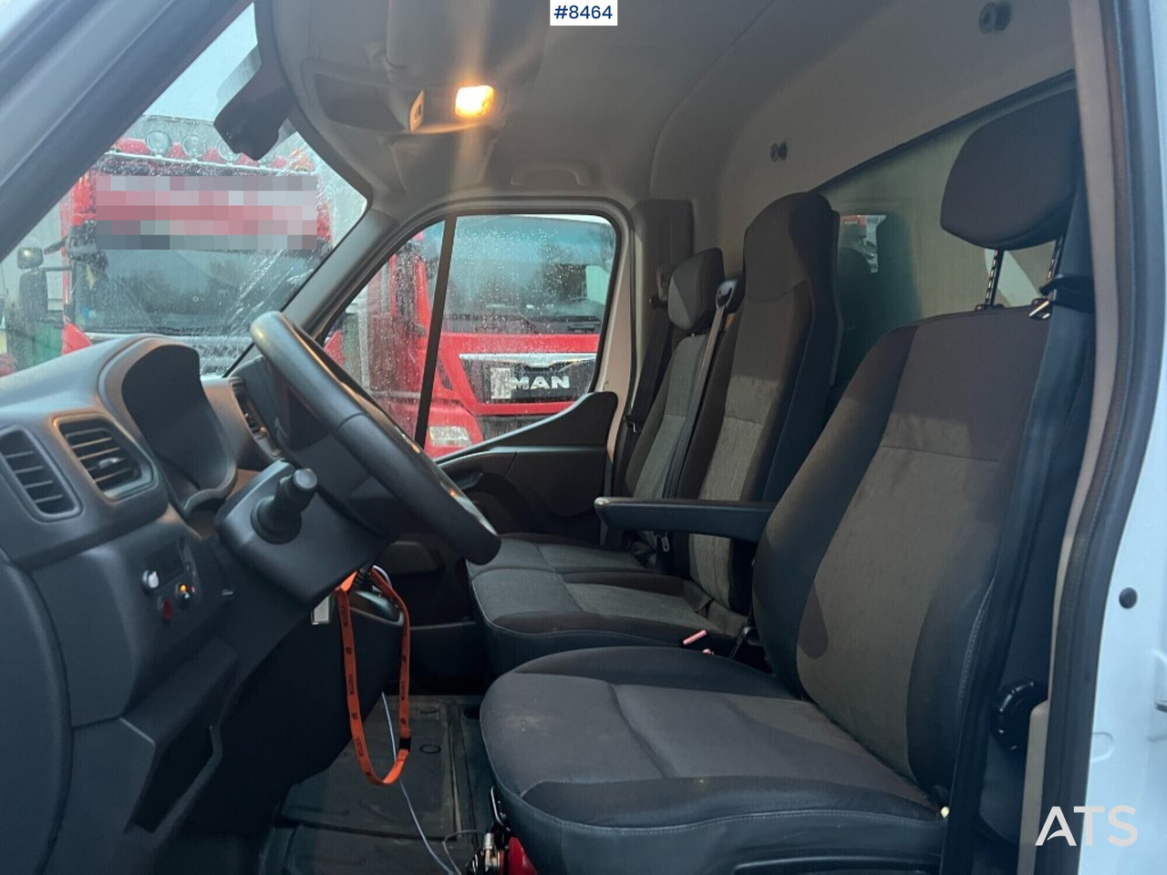 Renault master with tail lift - Dostavno vozilo sa zatvorenim sandukom: slika 5 Renault master with tail lift - Dostavno vozilo sa zatvorenim sandukom: slika 5