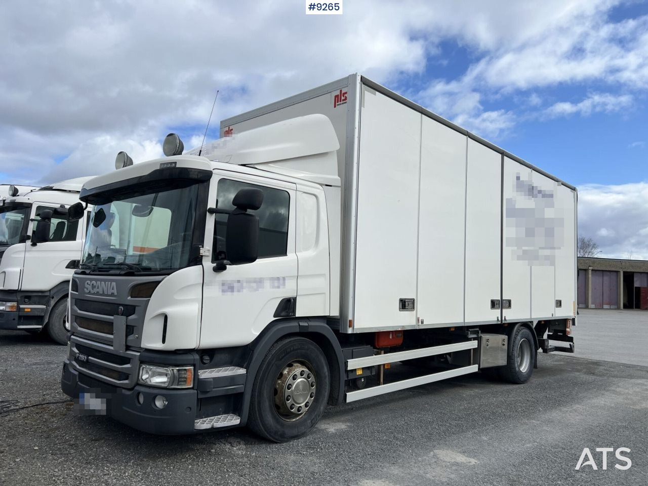 Scania P250 Box truck with tailgate lift - Kamion sa zatvorenim sandukom: slika 1 Scania P250 Box truck with tailgate lift - Kamion sa zatvorenim sandukom: slika 1
