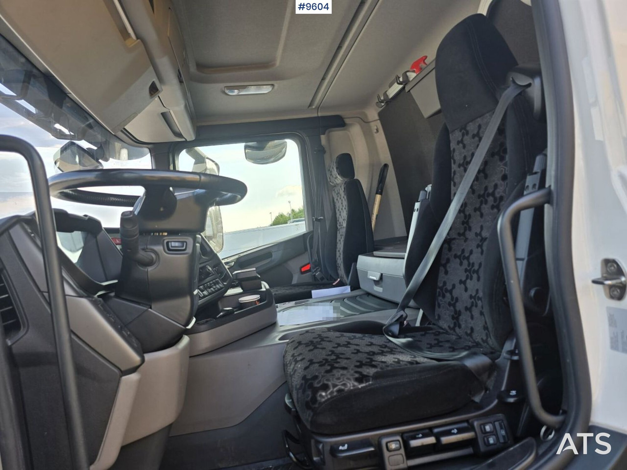 Scania P250 Liftable and lowerable body - Kamion sa zatvorenim sandukom: slika 5 Scania P250 Liftable and lowerable body - Kamion sa zatvorenim sandukom: slika 5