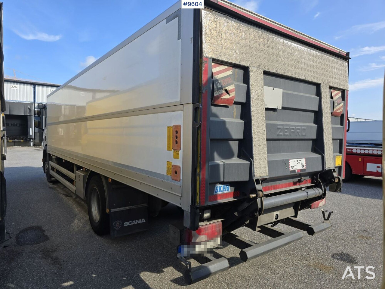 Scania P250 Liftable and lowerable body - Kamion sa zatvorenim sandukom: slika 4 Scania P250 Liftable and lowerable body - Kamion sa zatvorenim sandukom: slika 4