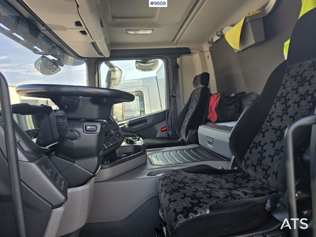 Scania P250 Liftable and lowerable body - Kamion sa zatvorenim sandukom: slika 5 Scania P250 Liftable and lowerable body - Kamion sa zatvorenim sandukom: slika 5