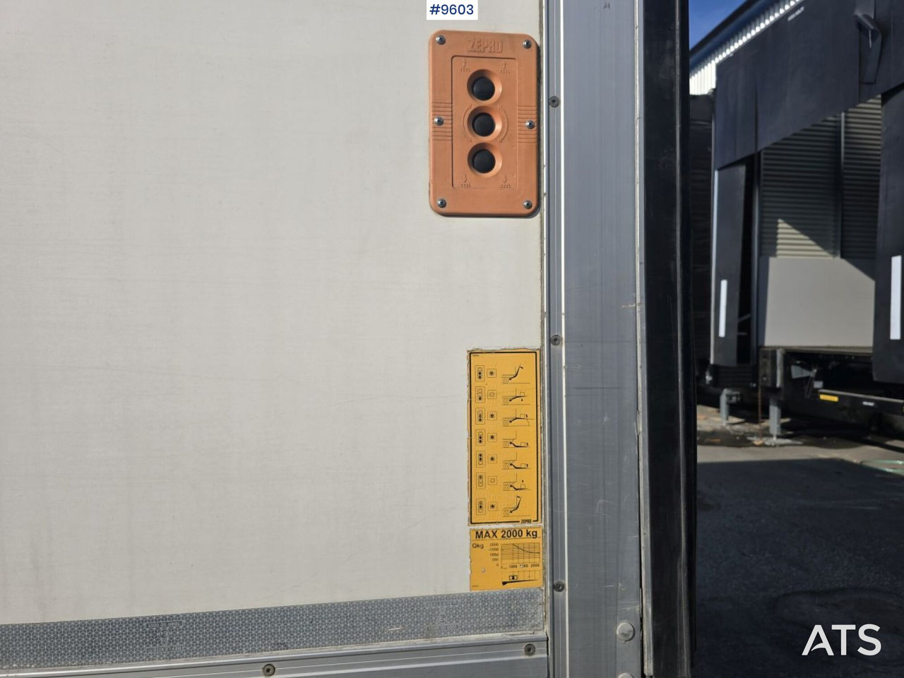 Kamion sa zatvorenim sandukom Scania P280 Skåpbil: slika 9