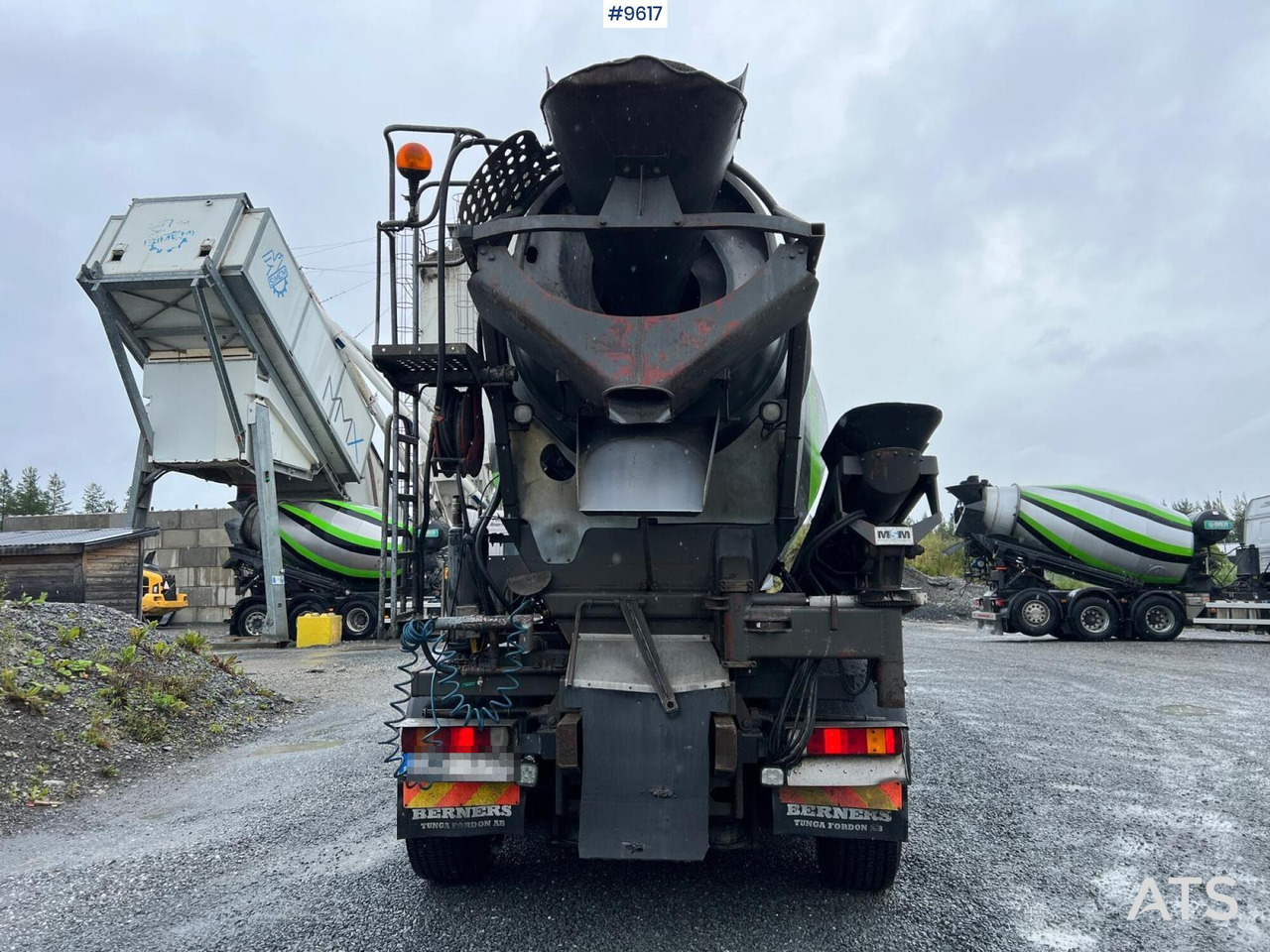 Scania R124 tridem with LAXO quick release / Concrete truck - Mikser za beton: slika 4 Scania R124 tridem with LAXO quick release / Concrete truck - Mikser za beton: slika 4