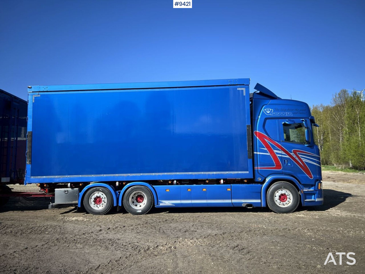 Scania S580 med Eksjövagnen FS 18-20 – Chip truck with trailer - Kamion sa zatvorenim sandukom: slika 3 Scania S580 med Eksjövagnen FS 18-20 – Chip truck with trailer - Kamion sa zatvorenim sandukom: slika 3