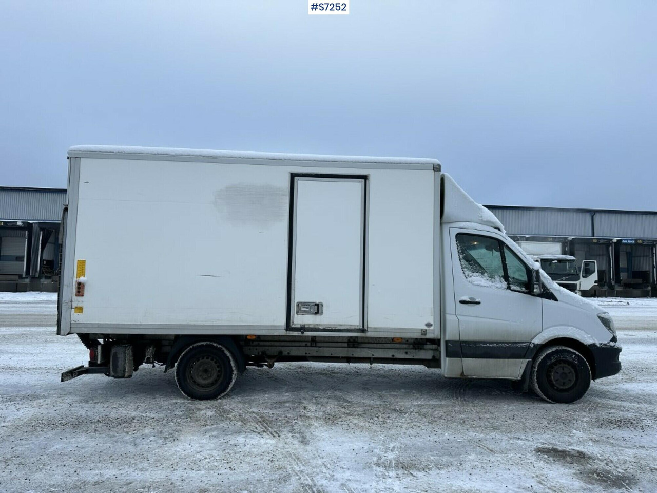 Sprinter box truck Mercedes Benz with Tailgate lift - Dostavno vozilo sa zatvorenim sandukom: slika 1 Sprinter box truck Mercedes Benz with Tailgate lift - Dostavno vozilo sa zatvorenim sandukom: slika 1