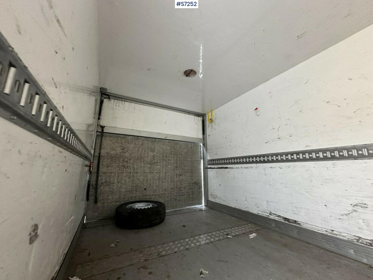 Dostavno vozilo sa zatvorenim sandukom Sprinter box truck Mercedes Benz  with Tailgate lift: slika 6