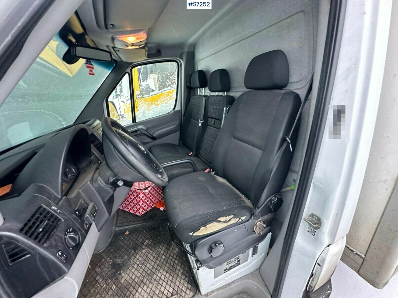 Sprinter box truck Mercedes Benz with Tailgate lift - Dostavno vozilo sa zatvorenim sandukom: slika 5 Sprinter box truck Mercedes Benz with Tailgate lift - Dostavno vozilo sa zatvorenim sandukom: slika 5