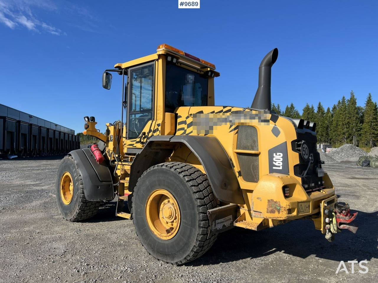 VOLVO L60G Wheel loader with multi-bucket - Utovarivač točkaš: slika 4 VOLVO L60G Wheel loader with multi-bucket - Utovarivač točkaš: slika 4