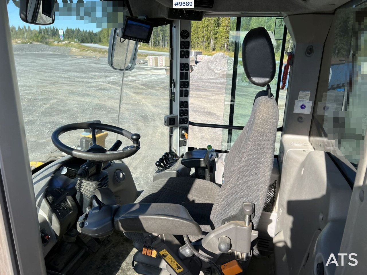 VOLVO L60G Wheel loader with multi-bucket - Utovarivač točkaš: slika 5 VOLVO L60G Wheel loader with multi-bucket - Utovarivač točkaš: slika 5