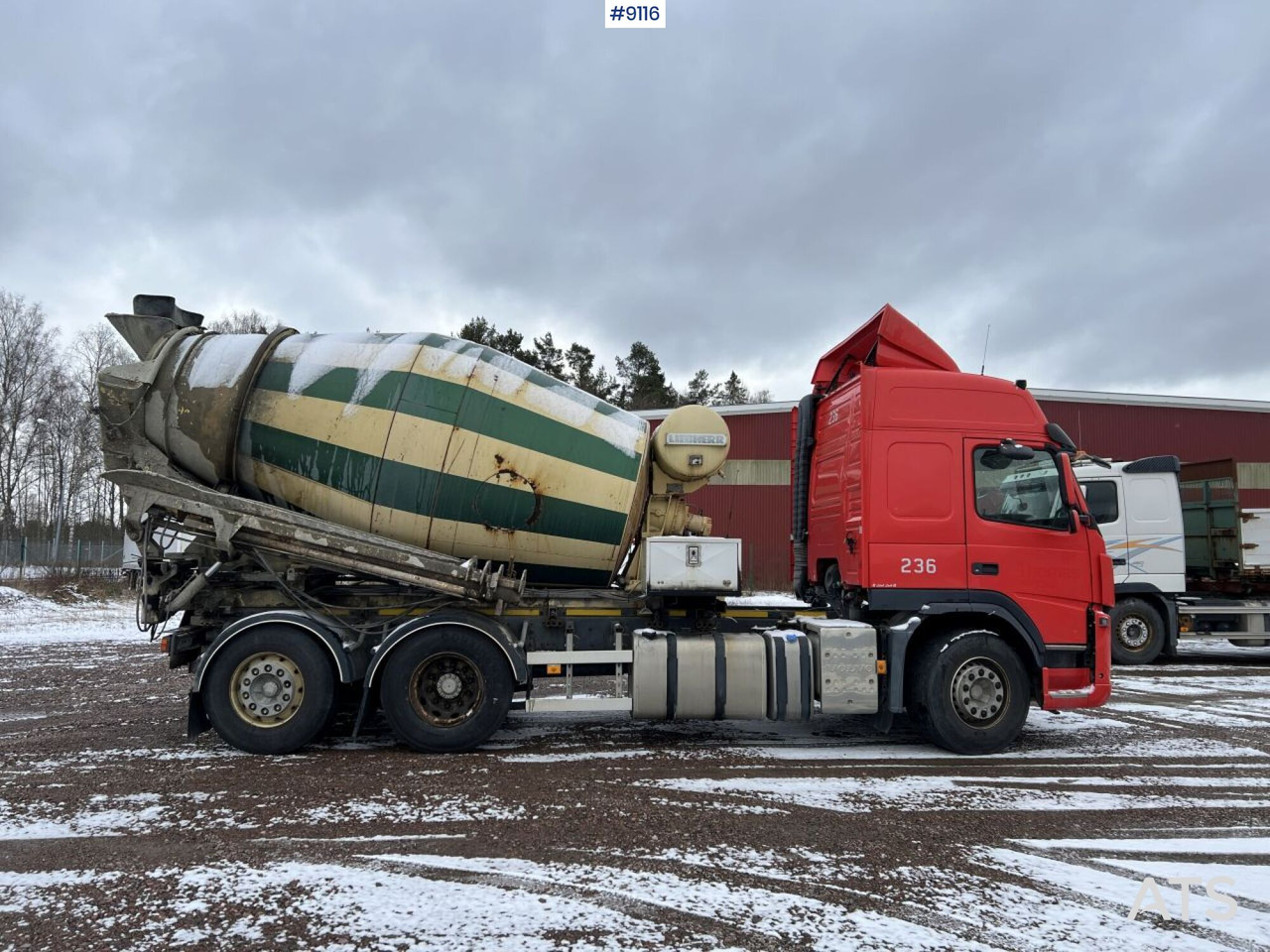 Volvo FM 6X2 Quick lock with concrete rotator (VIDEO) Volvo FM 6X2 Quick lock with concrete rotator (VIDEO): slika 9