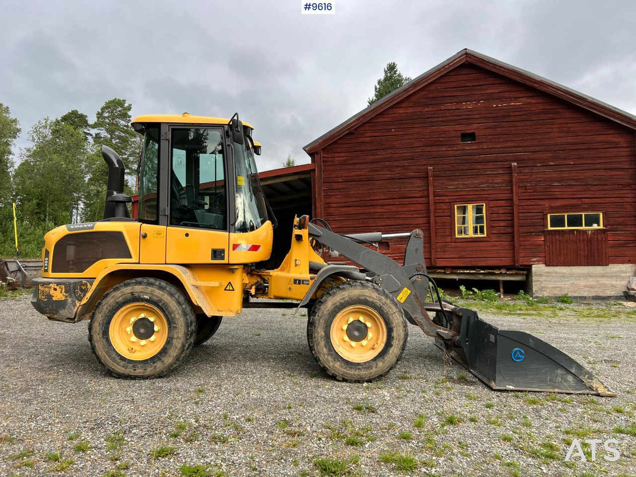 Volvo L30 G Wheel Loader with Attachments (VIDEO) - Utovarivač točkaš: slika 3 Volvo L30 G Wheel Loader with Attachments (VIDEO) - Utovarivač točkaš: slika 3