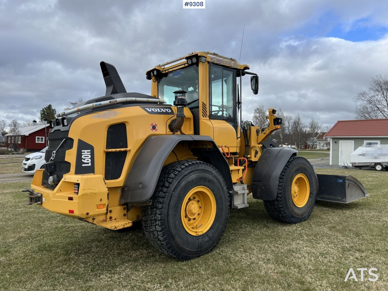 Volvo L60 H Wheel loader with grading bucket (VIDEO) - Utovarivač točkaš: slika 4 Volvo L60 H Wheel loader with grading bucket (VIDEO) - Utovarivač točkaš: slika 4