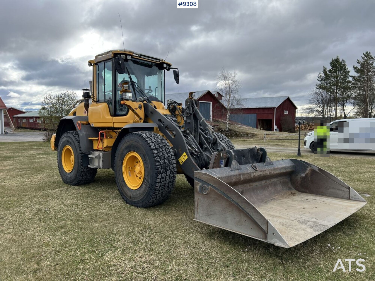 Volvo L60 H Wheel loader with grading bucket (VIDEO) - Utovarivač točkaš: slika 2 Volvo L60 H Wheel loader with grading bucket (VIDEO) - Utovarivač točkaš: slika 2