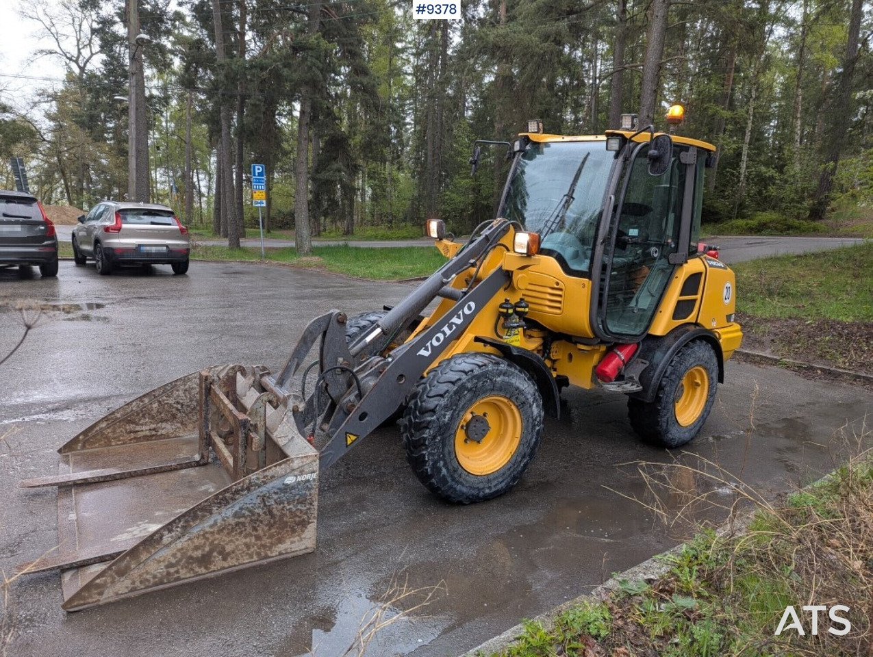 Wheel loader Volvo L25F with attachments (SEE VIDEO) - Utovarivač točkaš: slika 2 Wheel loader Volvo L25F with attachments (SEE VIDEO) - Utovarivač točkaš: slika 2
