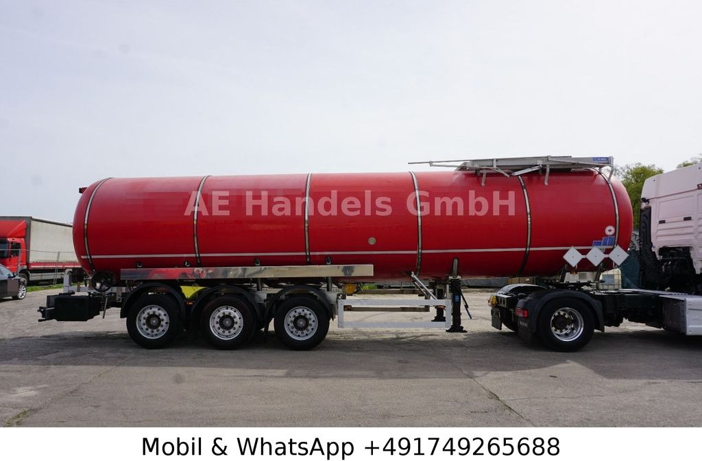 Feldbinder TSA 32.3 Aluminium Bitumen*ADR/32.000Ltr./3-Axle - Poluprikolica cisterna: slika 2 Feldbinder TSA 32.3 Aluminium Bitumen*ADR/32.000Ltr./3-Axle - Poluprikolica cisterna: slika 2