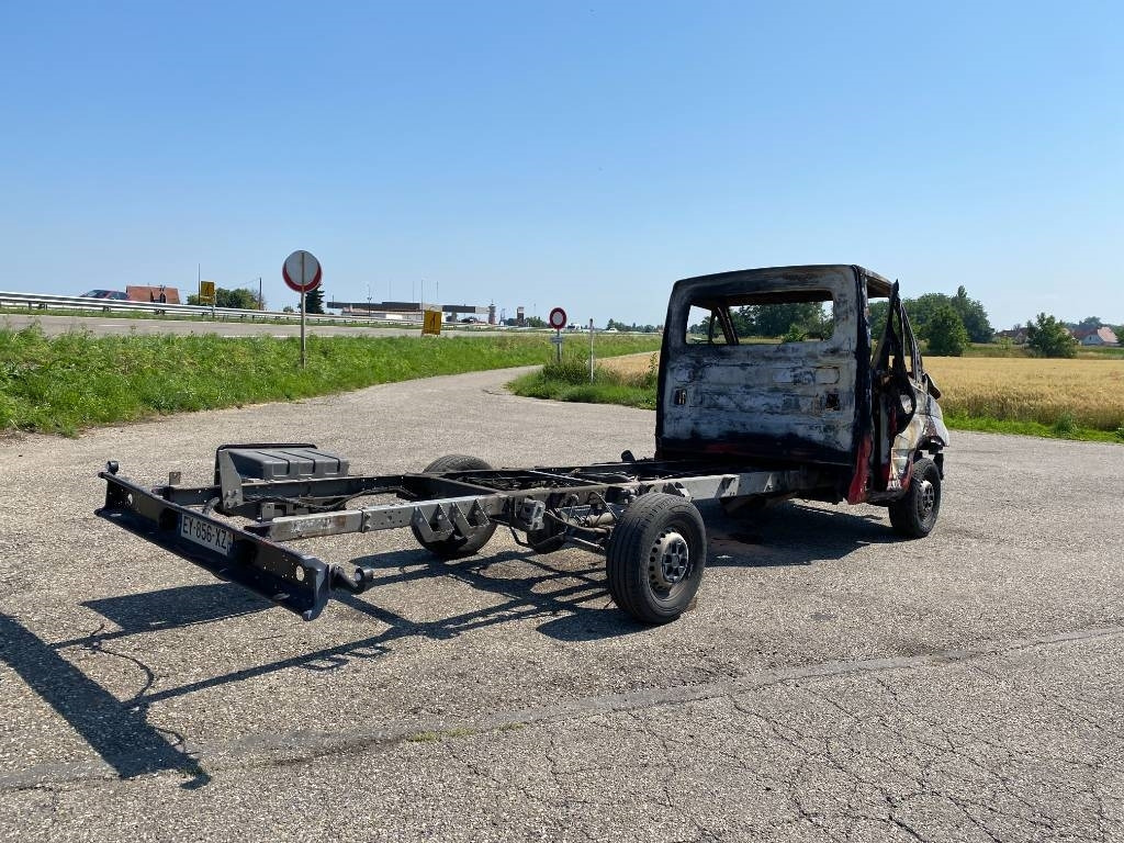 Iveco Châssis Cabine DAILY 33S12 / 2.3D 115 - Dostavno vozilo: slika 4 Iveco Châssis Cabine DAILY 33S12 / 2.3D 115 - Dostavno vozilo: slika 4