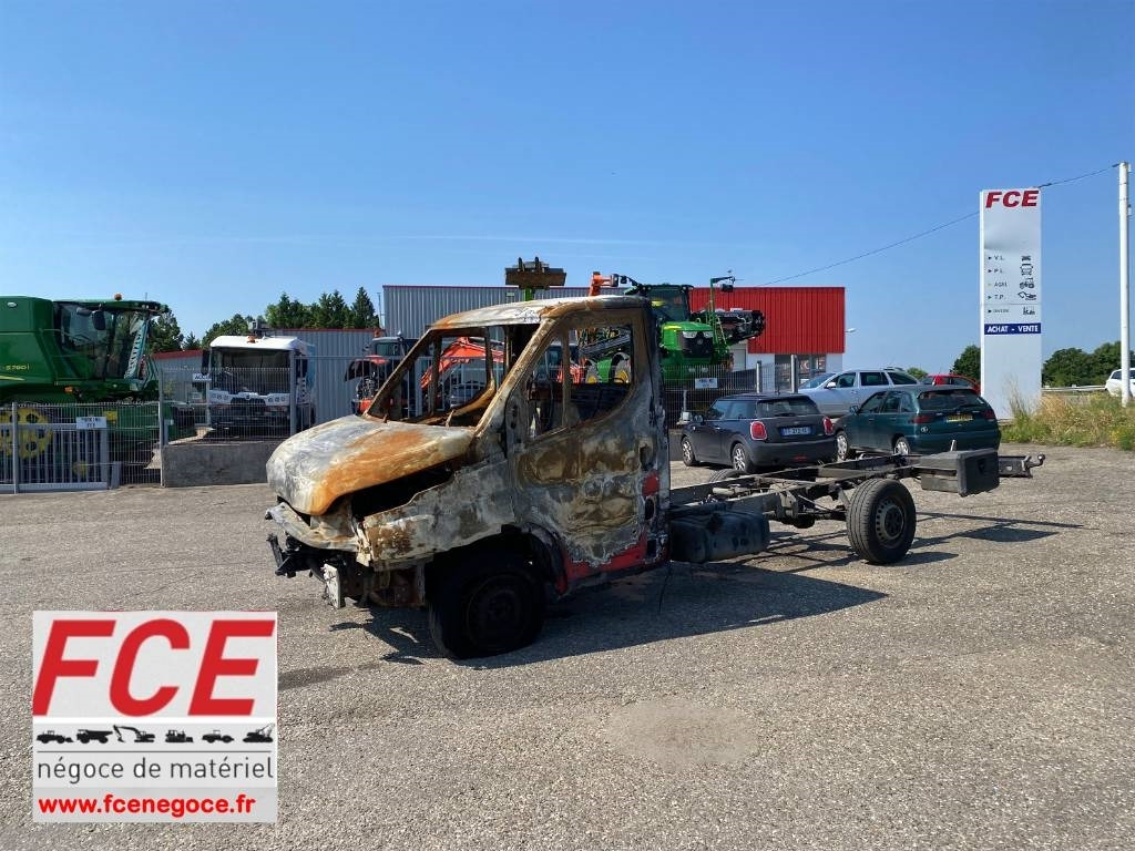 Iveco Châssis Cabine DAILY 33S12 / 2.3D 115 - Dostavno vozilo: slika 1 Iveco Châssis Cabine DAILY 33S12 / 2.3D 115 - Dostavno vozilo: slika 1