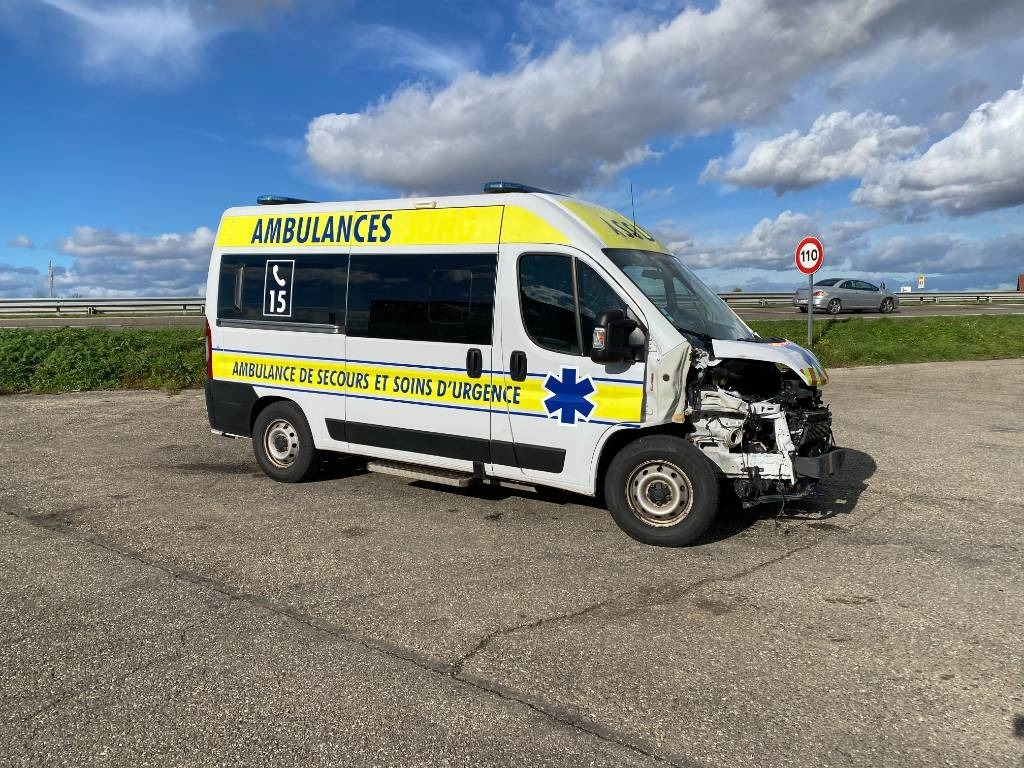 Fiat LES DAUPHINS/DUCATO TORINO 2.3M-Jet 160 endommagée - Dostavno vozilo sa zatvorenim sandukom: slika 3 Fiat LES DAUPHINS/DUCATO TORINO 2.3M-Jet 160 endommagée - Dostavno vozilo sa zatvorenim sandukom: slika 3