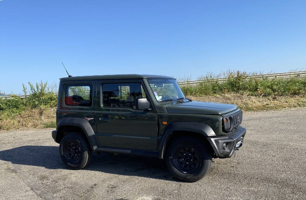 Suzuki JIMNY 1.5i 102/AllGrip endommagé - Automobil: slika 3 Suzuki JIMNY 1.5i 102/AllGrip endommagé - Automobil: slika 3