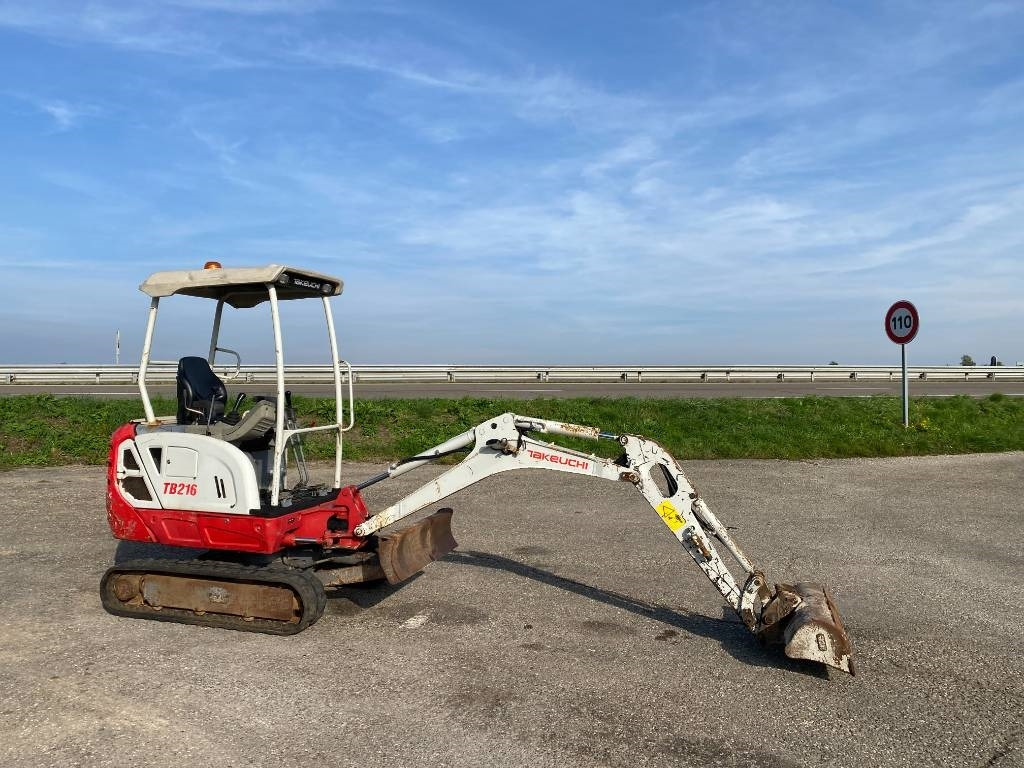 Takeuchi TB 216 /1er Main endommagée - Mini bager: slika 3 Takeuchi TB 216 /1er Main endommagée - Mini bager: slika 3