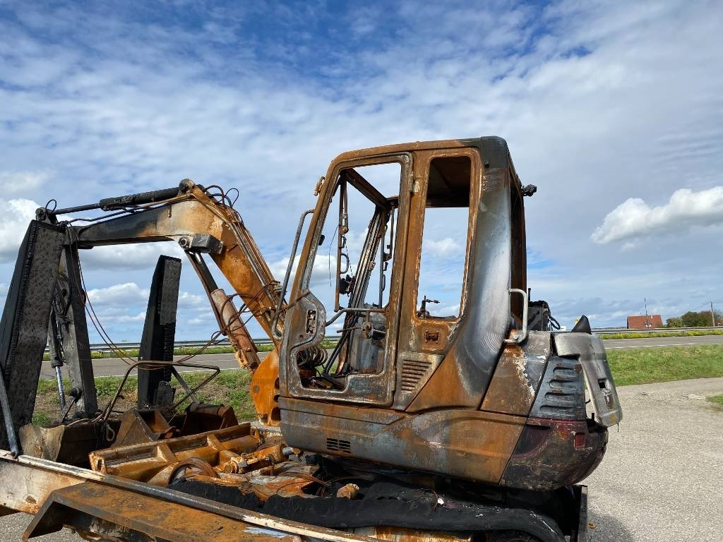 Takeuchi TB 250 + Brise roche et Godets endommagée - Mini bager: slika 3 Takeuchi TB 250 + Brise roche et Godets endommagée - Mini bager: slika 3