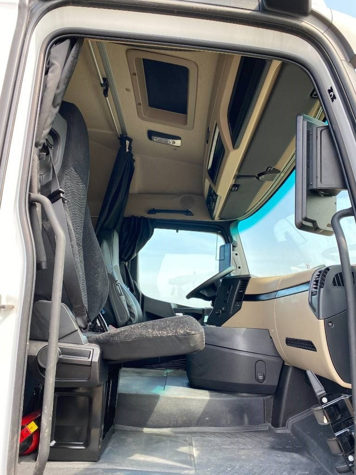 Tegljač Mercedes-Benz 1845 Space Cab Suspension Pneumatique endommagé: slika 39