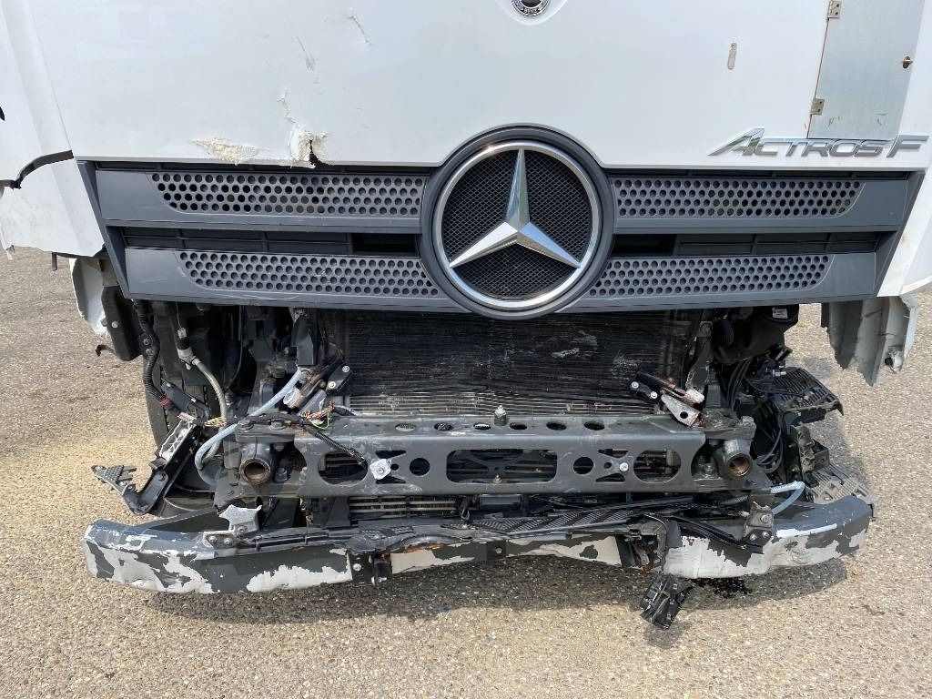 Tegljač Mercedes-Benz 1845 Space Cab Suspension Pneumatique endommagé: slika 9