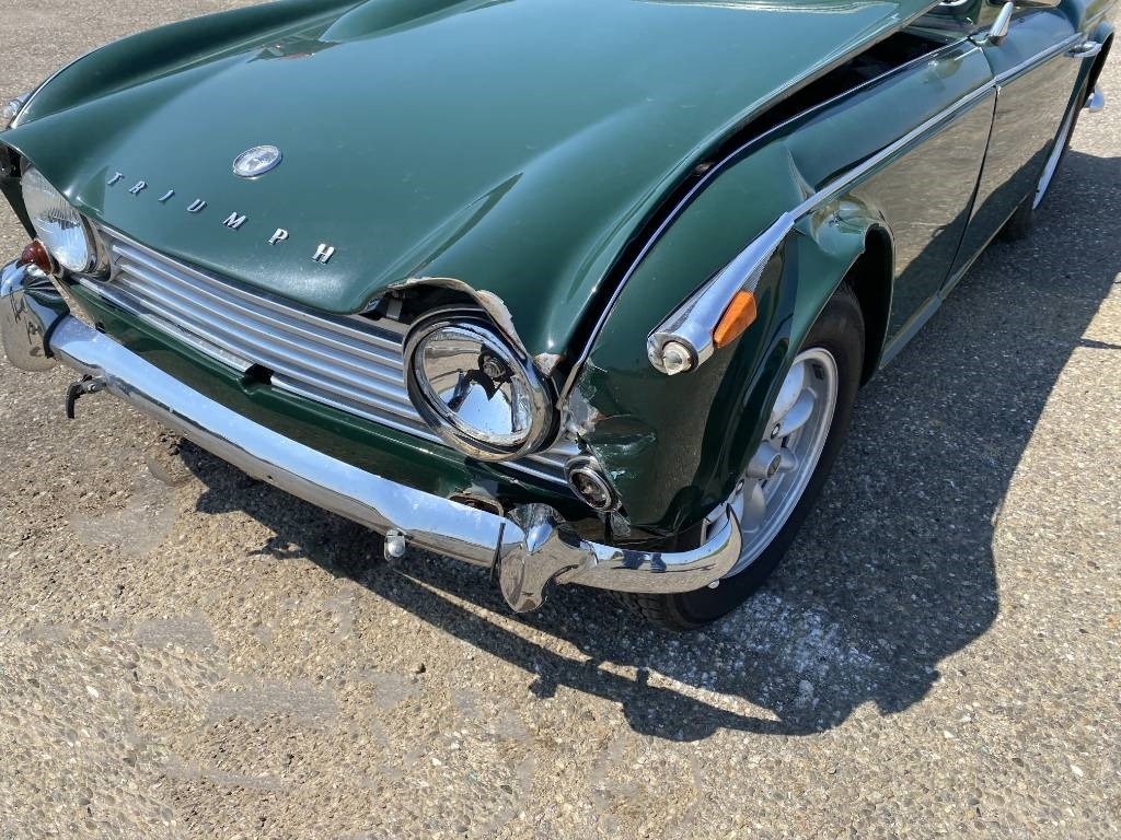Automobil Triumph TR4-A + Hard Top / OldTimer endommagé: slika 10
