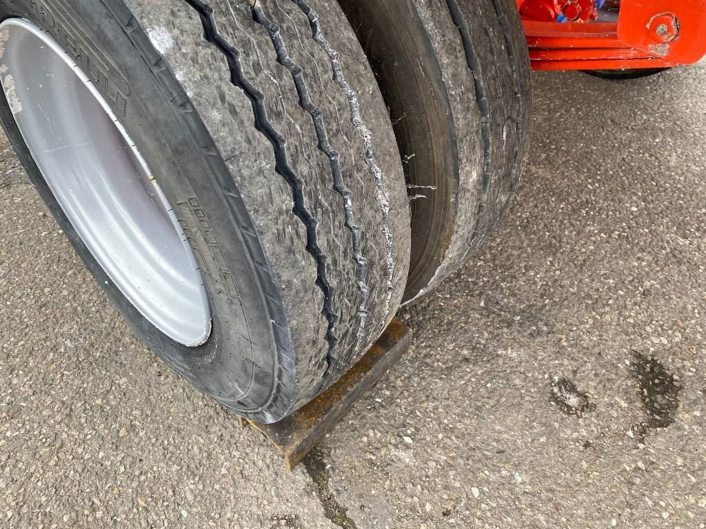 Vakuumska cisterna UNIVAC ASPIRATEUR MOBILE UNIVAC SC90DAV9AR-C: slika 31 Vakuumska cisterna UNIVAC ASPIRATEUR MOBILE UNIVAC SC90DAV9AR-C: slika 31