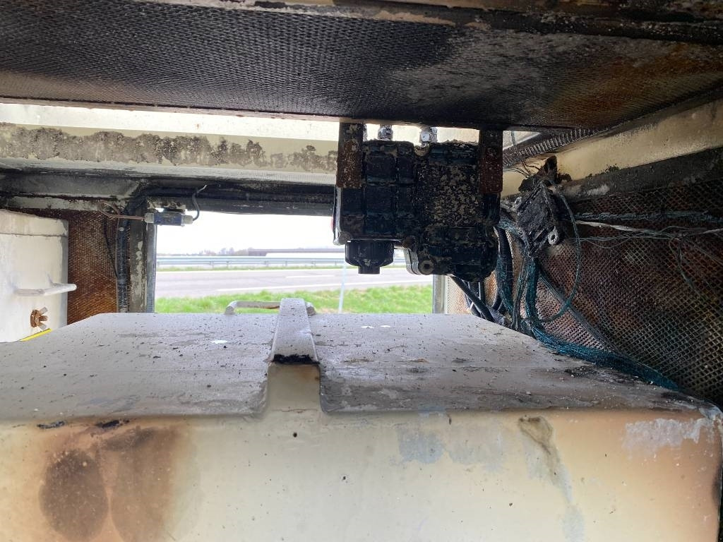 Vakuumska cisterna UNIVAC ASPIRATEUR MOBILE UNIVAC SC90DAV9AR-C: slika 42 Vakuumska cisterna UNIVAC ASPIRATEUR MOBILE UNIVAC SC90DAV9AR-C: slika 42